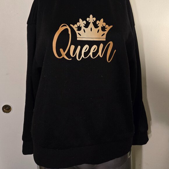 👑 “Queen of the Day” Black & Gold Cozy Sweatshirt – Rule Your Mood in Comfort M - Picture 2 of 2